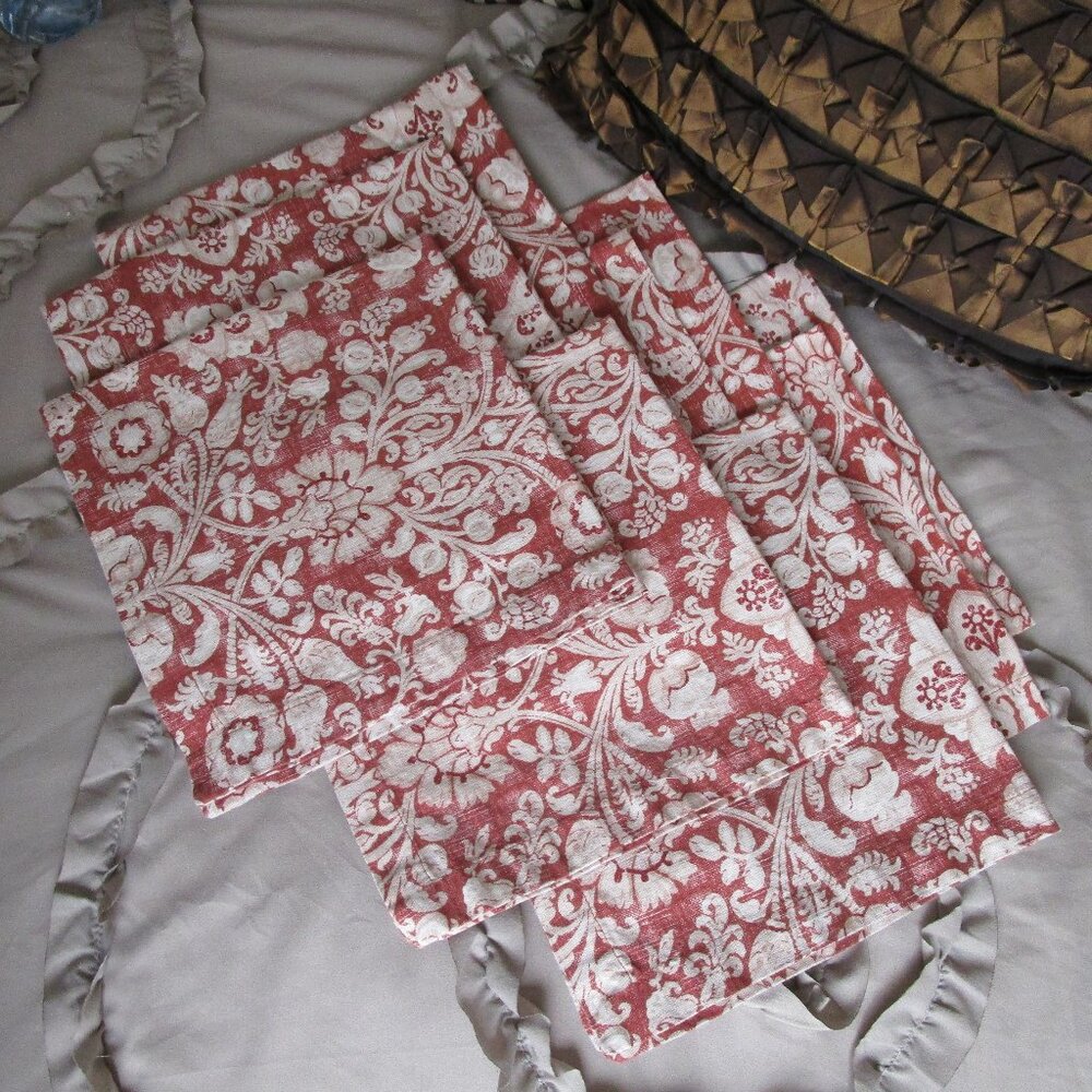 set of 100% cotton napkins